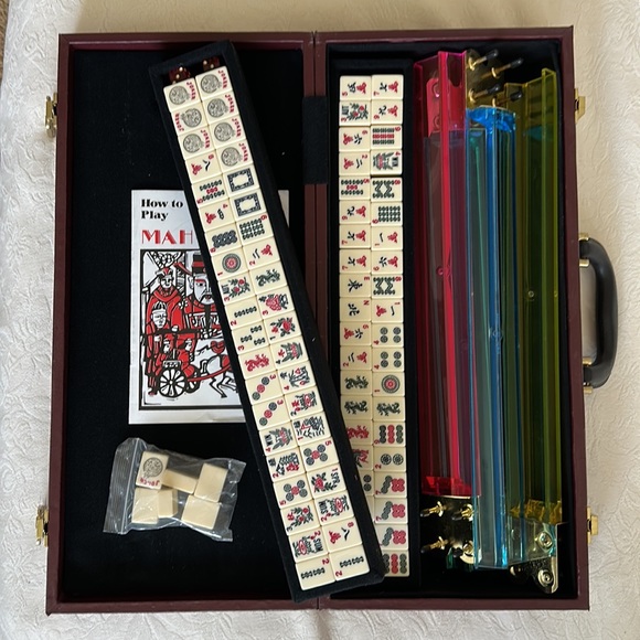 Mah-Jongg set with case. - Picture 3 of 12